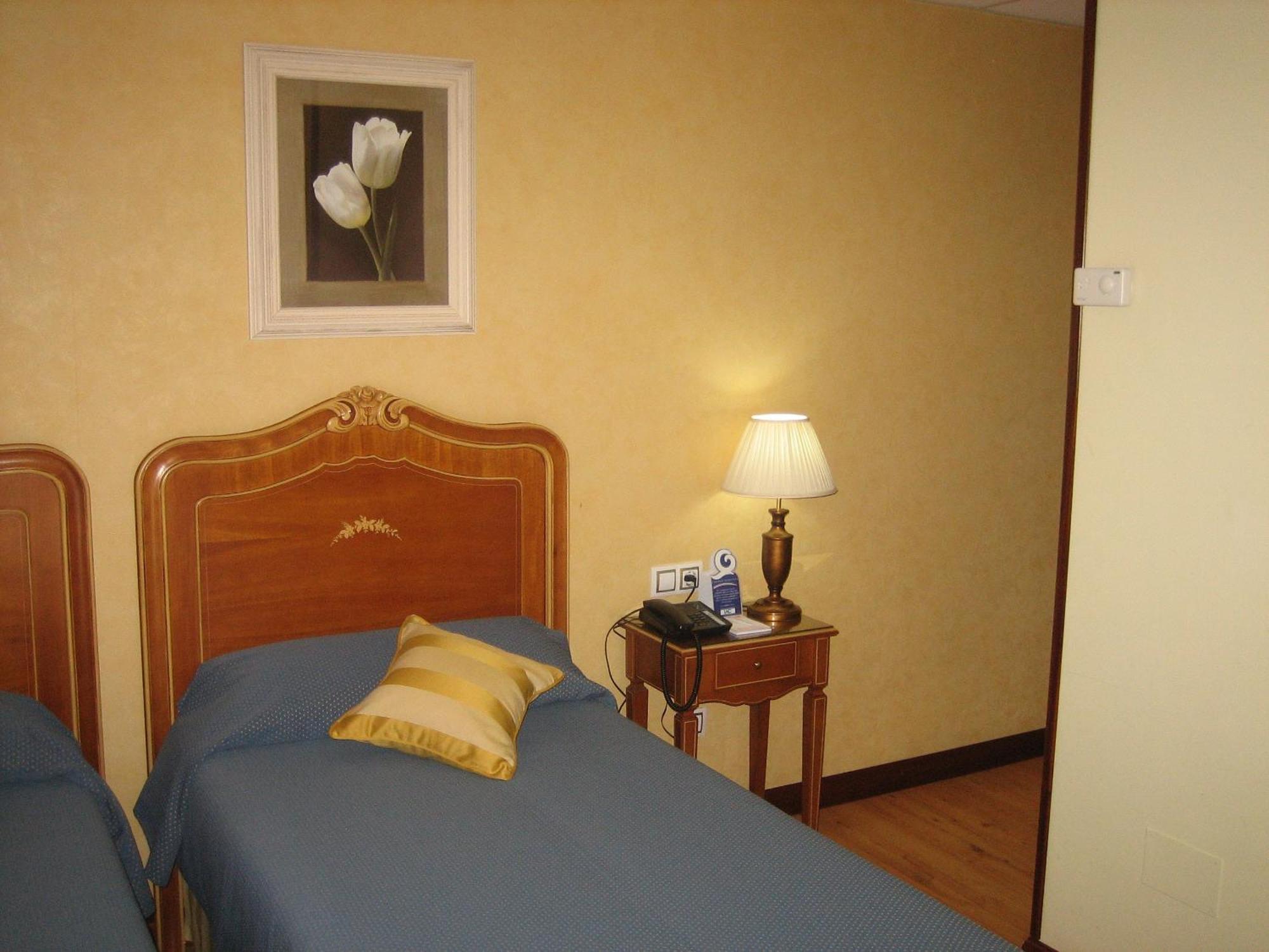 Hotel Santiago Benavente Exterior photo